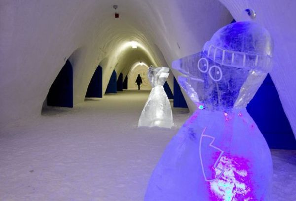 Um curioso castelo temático de gelo na Finlândia