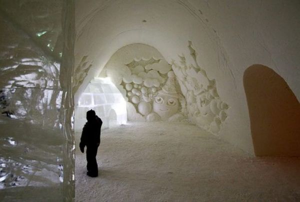 Um curioso castelo temático de gelo na Finlândia